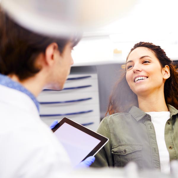 Macchie-sui-denti-attenzione-a-bevandei-studio-dentistico-gola-dentista-casteggio-1